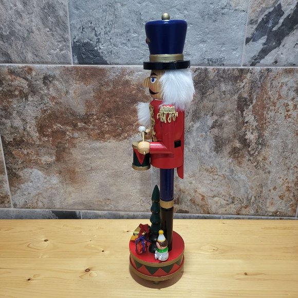 Wooden Nutcracker Drummer on Pedistool Gifts Tree Blue Red - Picture 11 of 13